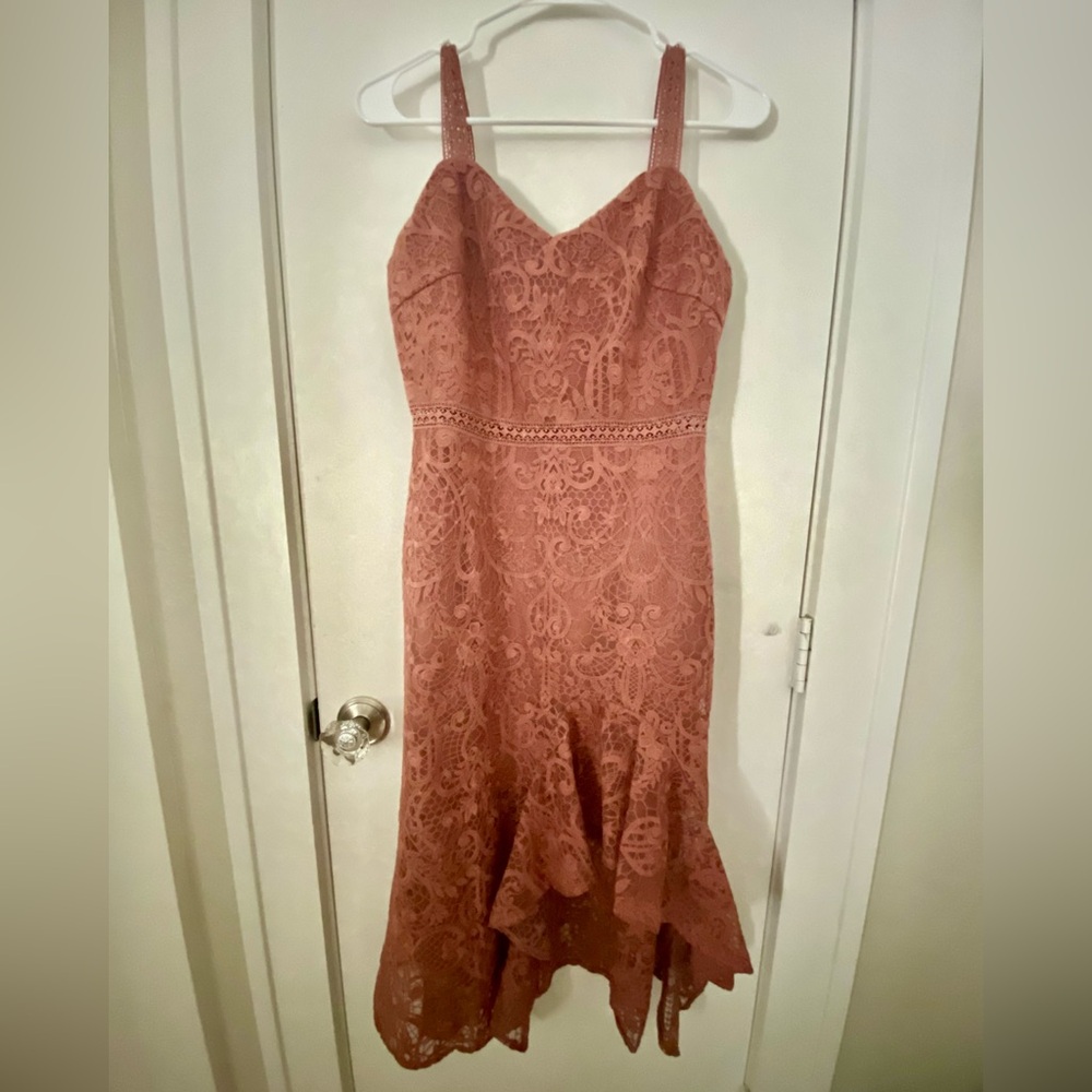 Elegant Lace Midi Dress in Dusty Pink